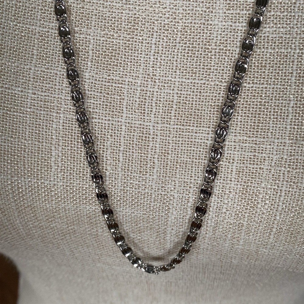 Silvertone Long Chain Easy Open And Close - image 6
